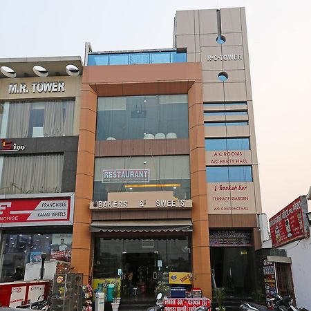 Oyo 10360 Hotel Grand Manoranjan Горакпур Екстериор снимка