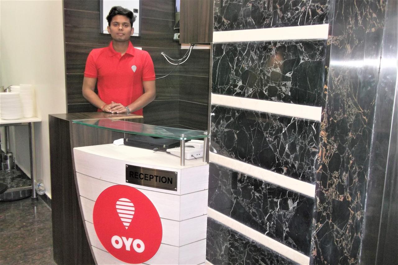 Oyo 10360 Hotel Grand Manoranjan Горакпур Екстериор снимка