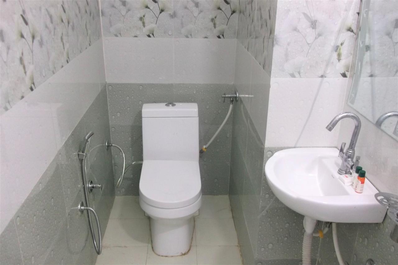 Oyo 10360 Hotel Grand Manoranjan Горакпур Екстериор снимка