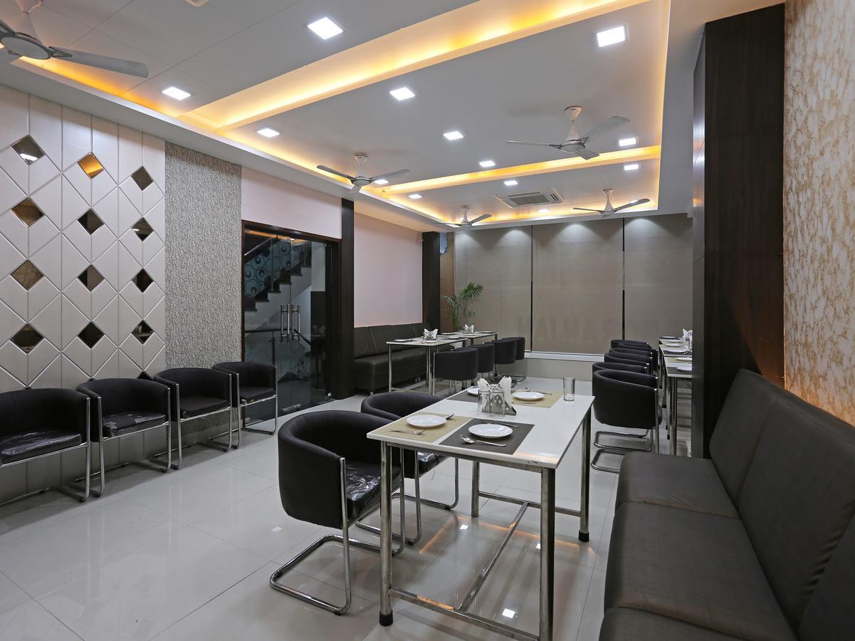 Oyo 10360 Hotel Grand Manoranjan Горакпур Екстериор снимка