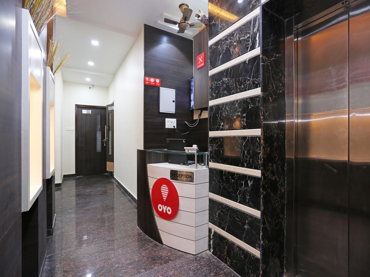 Oyo 10360 Hotel Grand Manoranjan Горакпур Екстериор снимка